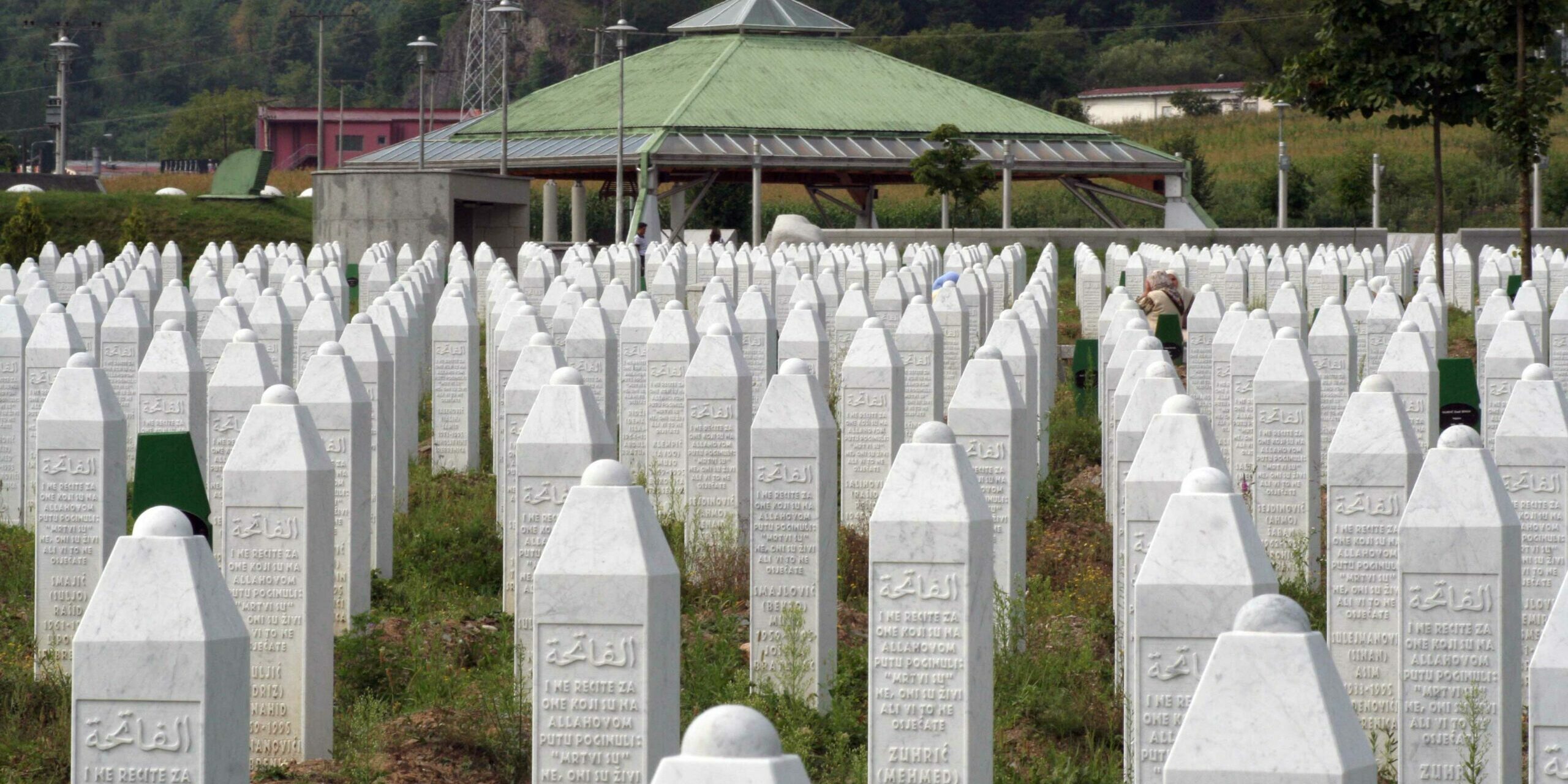 Srebrenica-Potočari_Memorial_Center_2008 Bild från minnescentret i Srebrenica