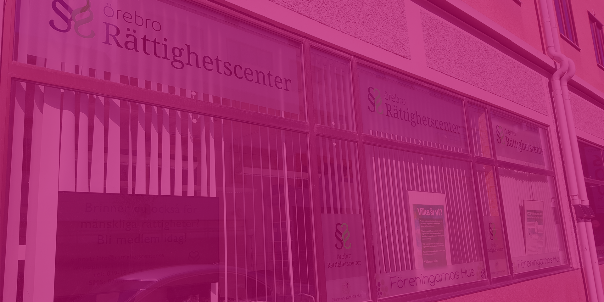 skyltfönster rosa Örebro Rättighetscenters skyltfönster