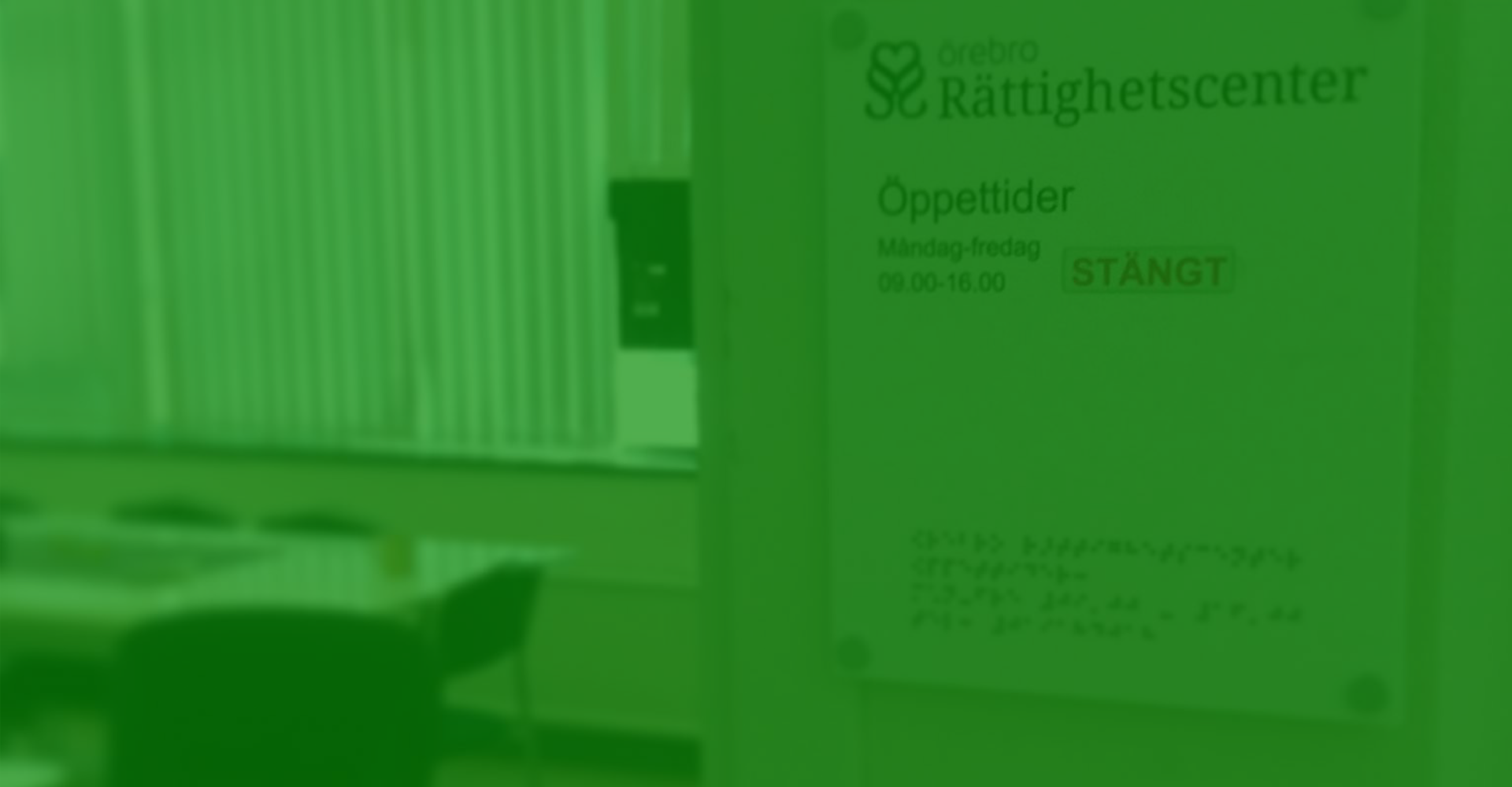 stängt grön Stängt, står det på en skylt