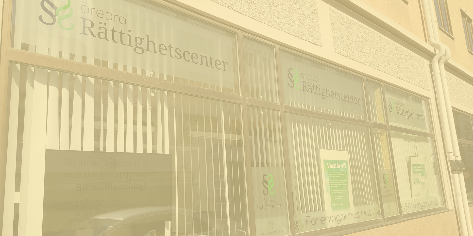 skyltfönster gul Bild på skyltfönster till Örebro Rättighetscenters kontor